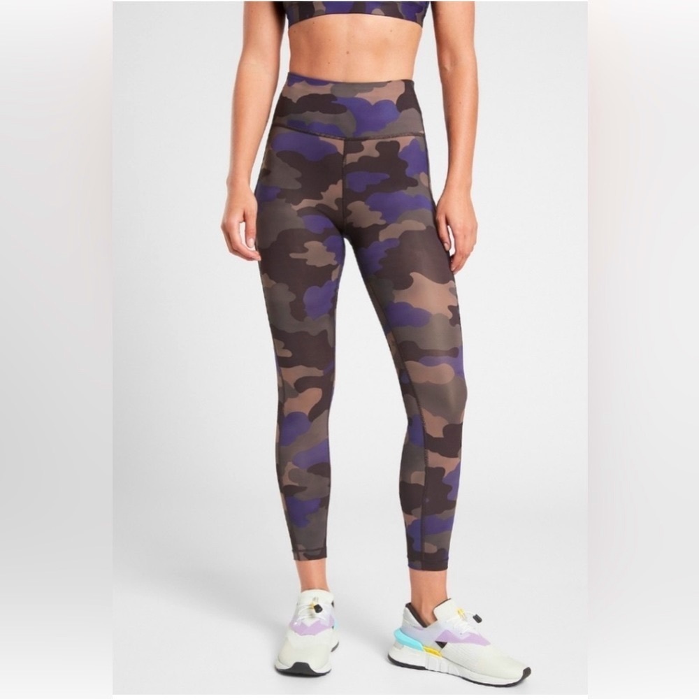 NEW! Athleta Ultimate Stash Camo Leggings Mantra Purple SZ S